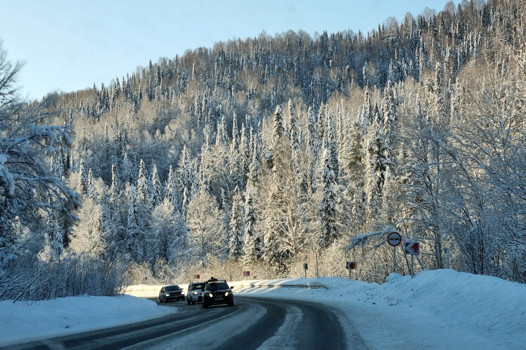 Дорога в Шерегеше зимой