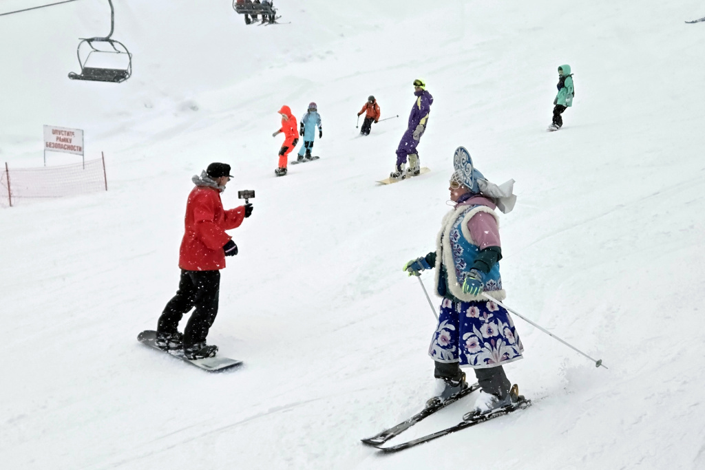 Спуск на открытие сезона на горнолыжном курорте Шерегеш