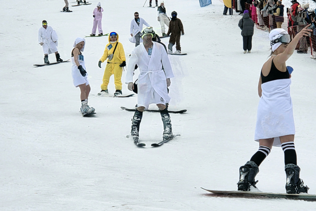 Пижамный спуск Грелка Фест 2026 Пижамный спуск Грелка Фест 2026