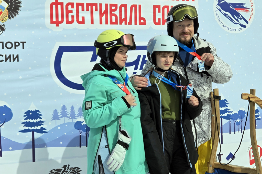 Победители фестиваля санок в Шерегеше